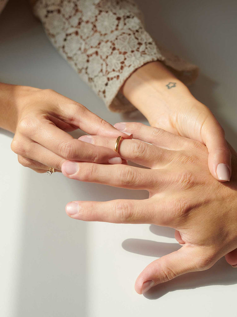 Nachhaltiger Ehering für Sie und Ihn | Echtgold & breit von DEAR DARLING BERLIN