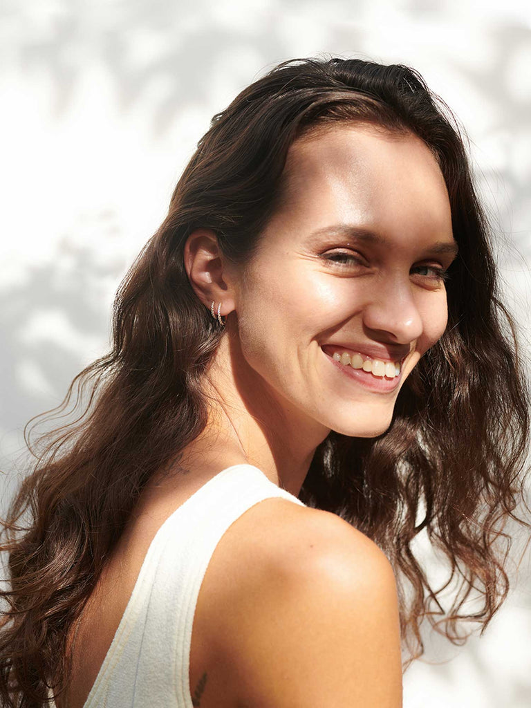 Lab Grown Diamond Huggies | 14k Echtgold | Diamant Creolen aus Gold von DEAR DARLING BERLIN