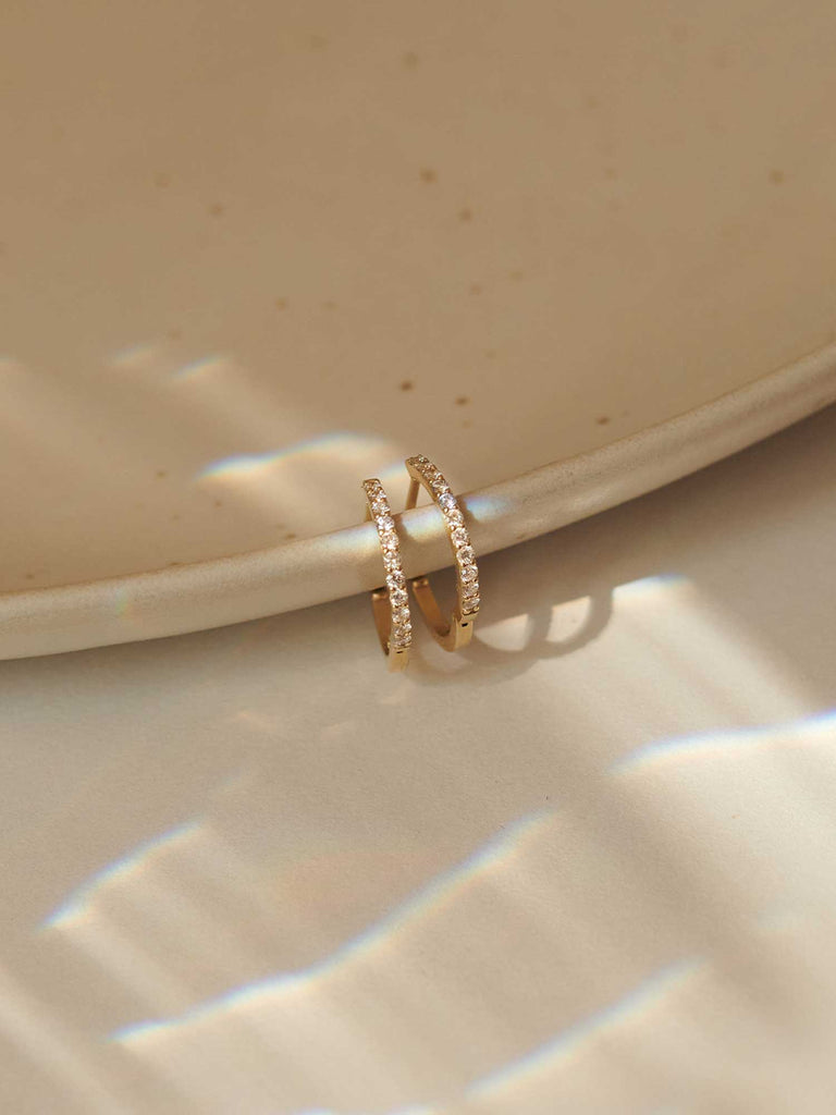 Lab Grown Diamond Huggies | 14k Echtgold | Diamant Creolen aus Gold von DEAR DARLING BERLIN
