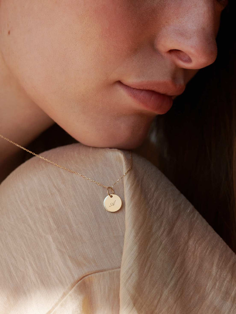 Anhänger mit Gravur Stella | Personalisierbar | 14k Gold von DEAR DARLING BERLIN