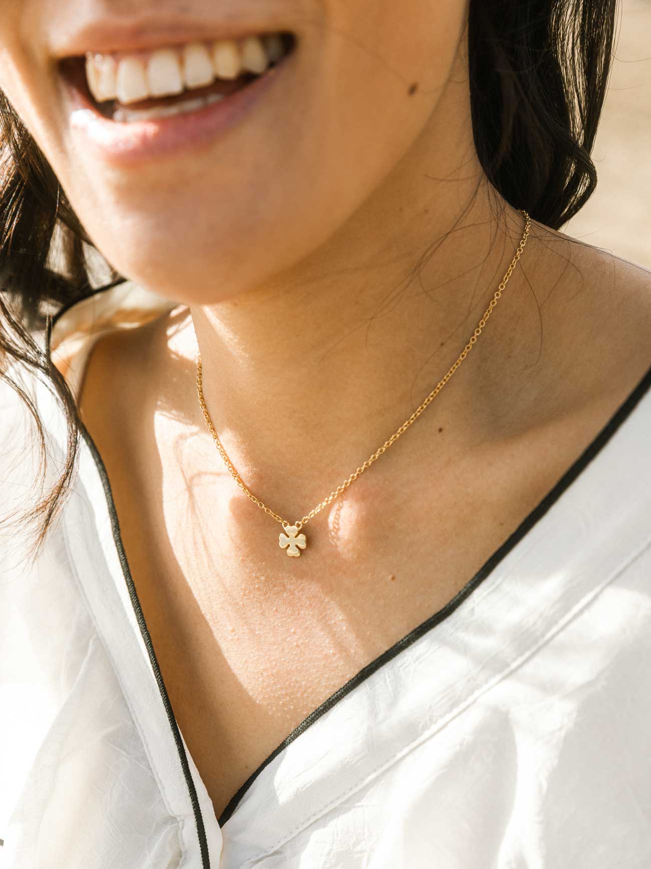 Clover leaf pendant discount