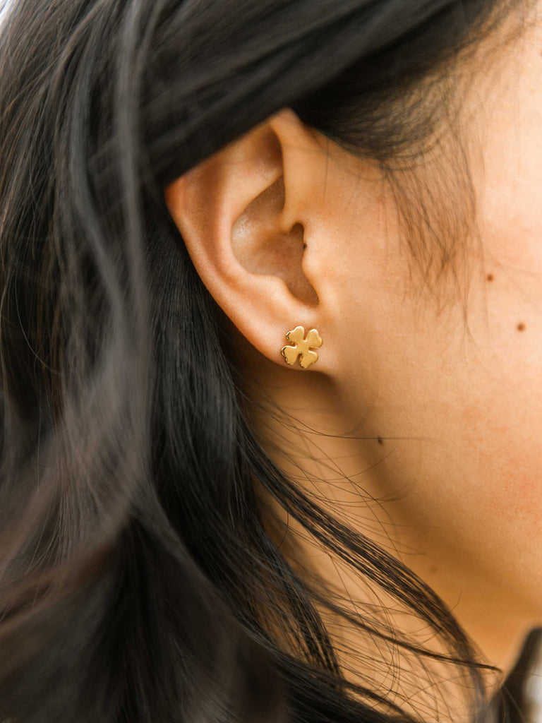 Nachhaltige Love Clover Ohrstecker | Kleeblatt Ohrringe von DEAR DARLING BERLIN