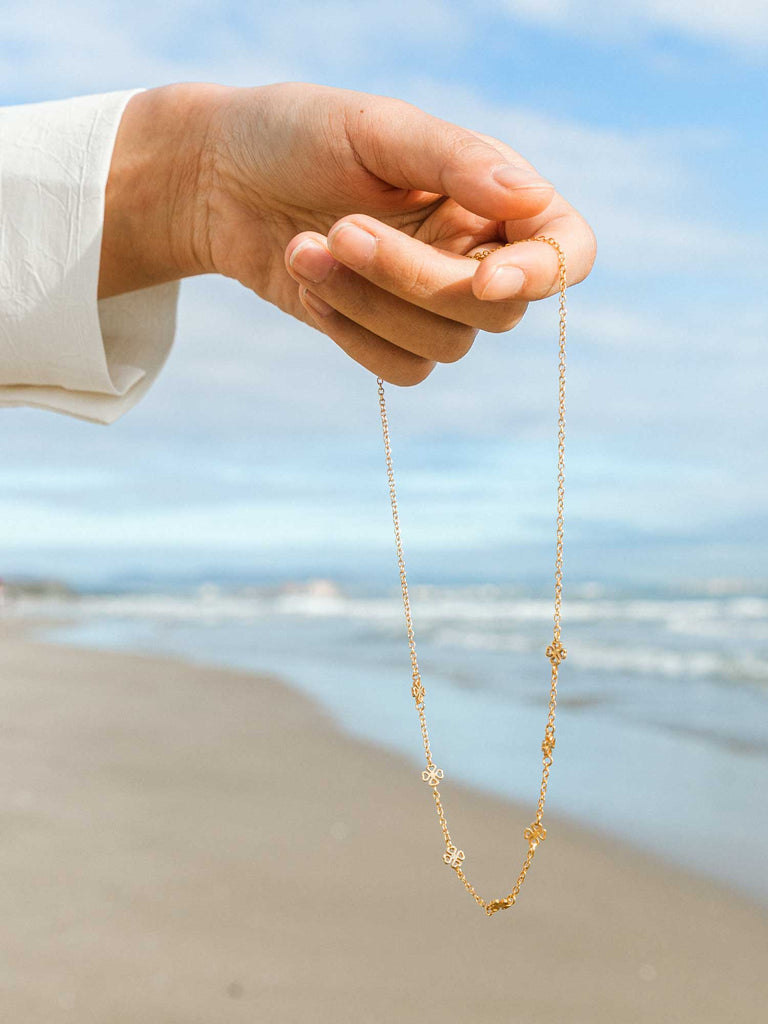 Mini Love Clover Halskette | Kleeblatt Kette | Glücksbringer von DEAR DARLING BERLIN