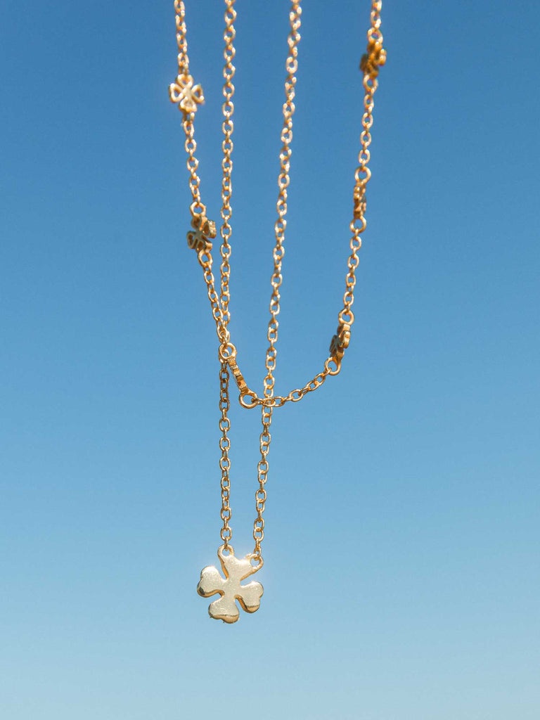 Mini Love Clover Halskette | Kleeblatt Kette | Glücksbringer von DEAR DARLING BERLIN