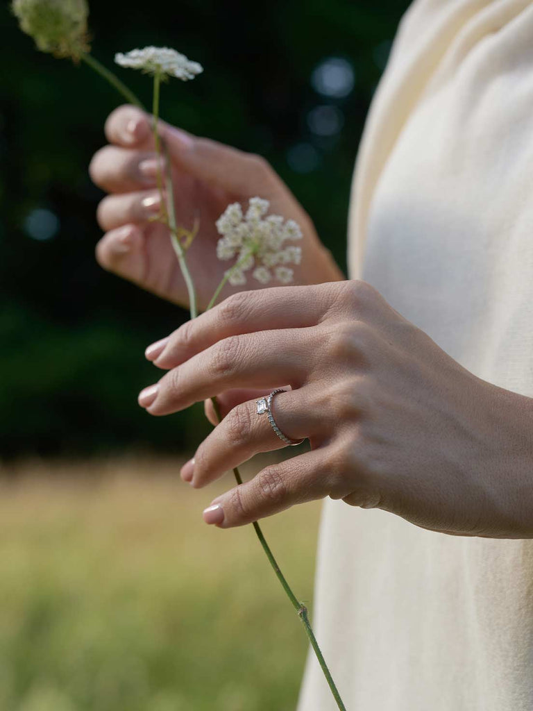 Verlobungsring mit Lab Grown Diamant Emerald | Alara Luxe von DEAR DARLING BERLIN