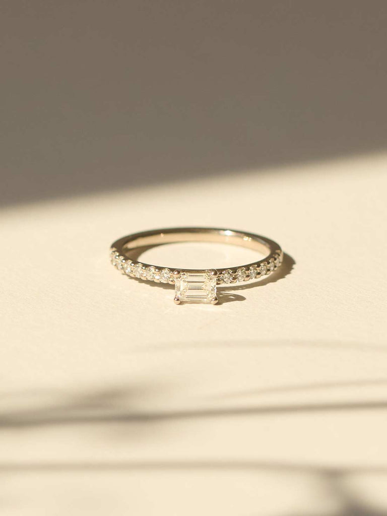 Verlobungsring mit Lab Grown Diamant Emerald | Alara Luxe von DEAR DARLING BERLIN