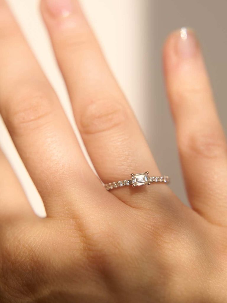 Verlobungsring mit Lab Grown Diamant Emerald | Alara Luxe von DEAR DARLING BERLIN