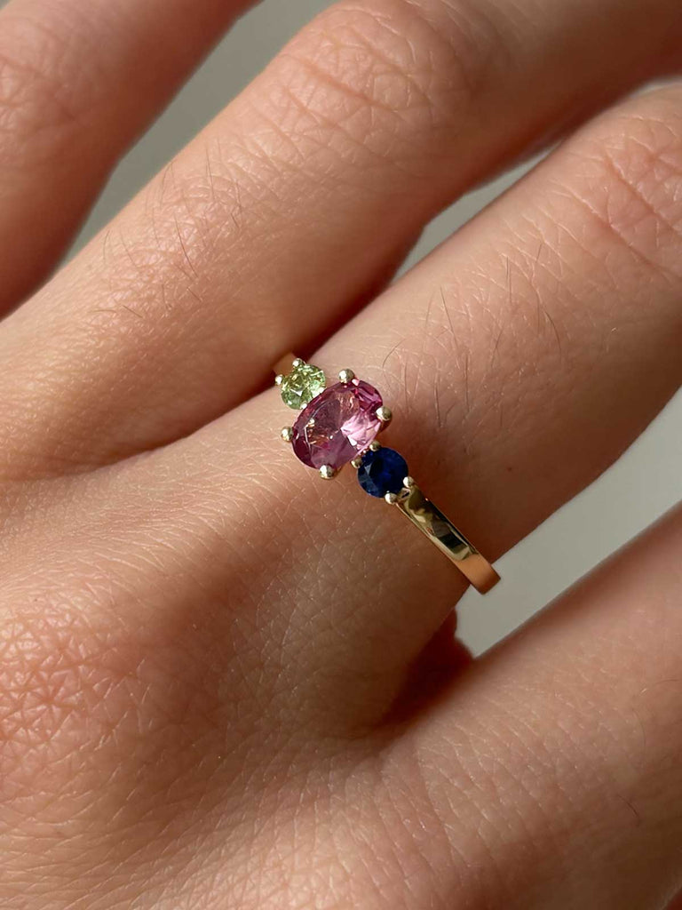 Ring Suri | Trilogy Goldring mit Diamanten | Personalisierbar von DEAR DARLING BERLIN