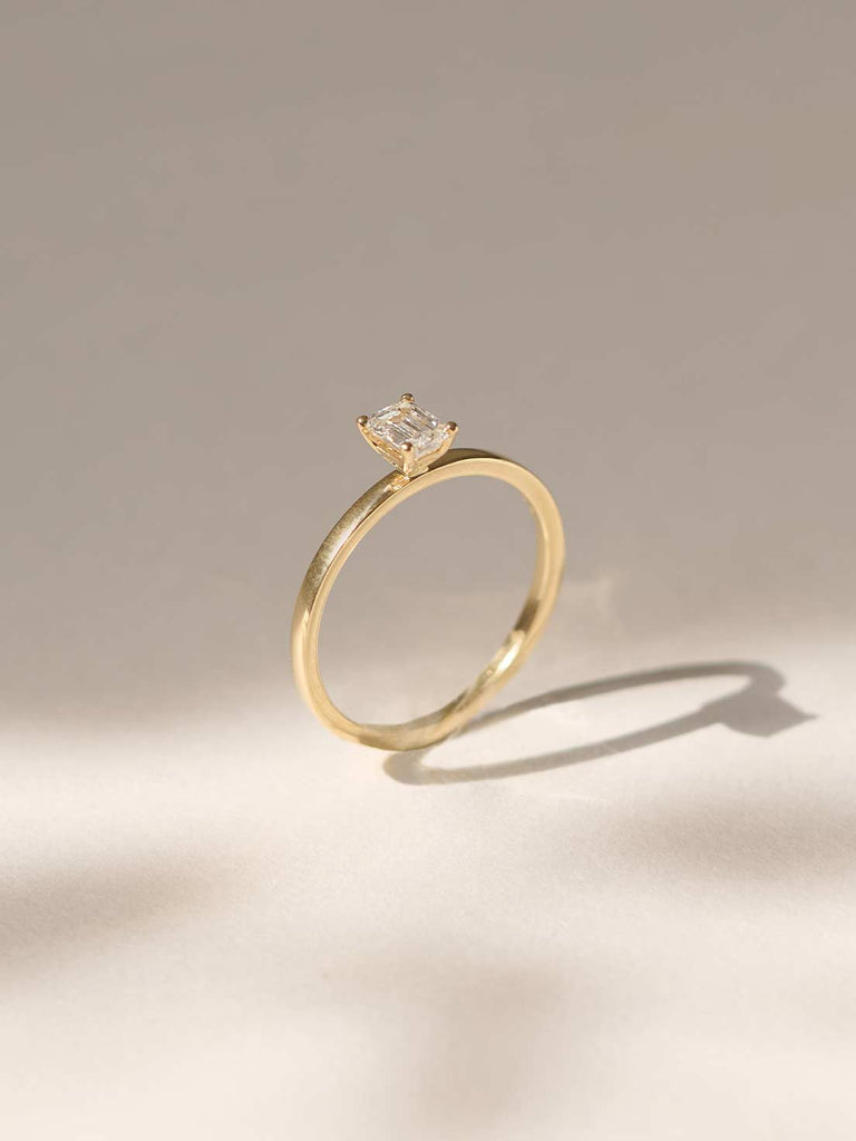 Verlobungsring mit Lab Grown Emerald Diamant | Ring Ava von DEAR DARLING BERLIN