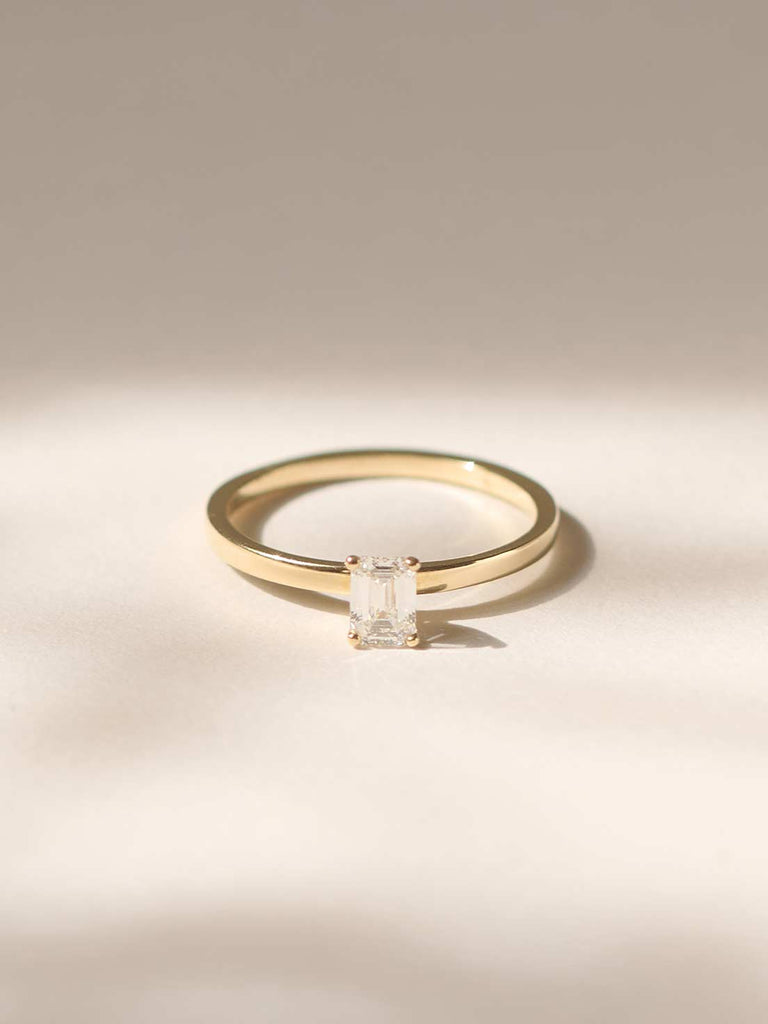 Verlobungsring mit Lab Grown Emerald Diamant | Ring Ava von DEAR DARLING BERLIN