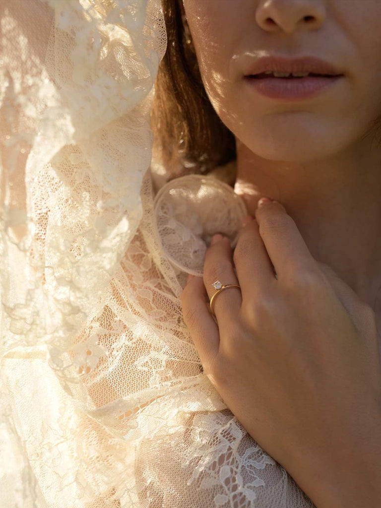 Verlobungsring mit Lab Grown Emerald Diamant | Ring Ava von DEAR DARLING BERLIN