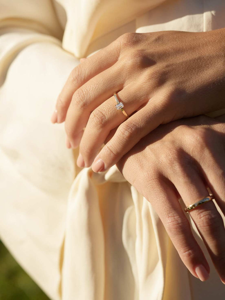 Verlobungsring mit Lab Grown Emerald Diamant | Ring Ava von DEAR DARLING BERLIN