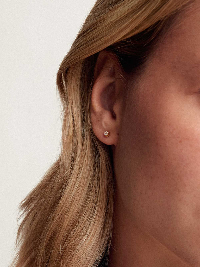 Geburtsstein April Ohrringe | 14k Echtgold & Bergkristall von DEAR DARLING BERLIN