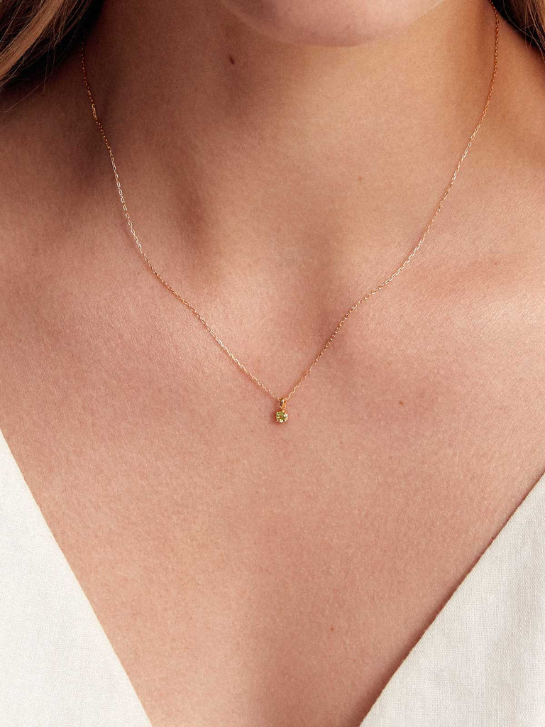 Geburtsstein August Halskette | 14k Echtgold & Peridot  von DEAR DARLING BERLIN