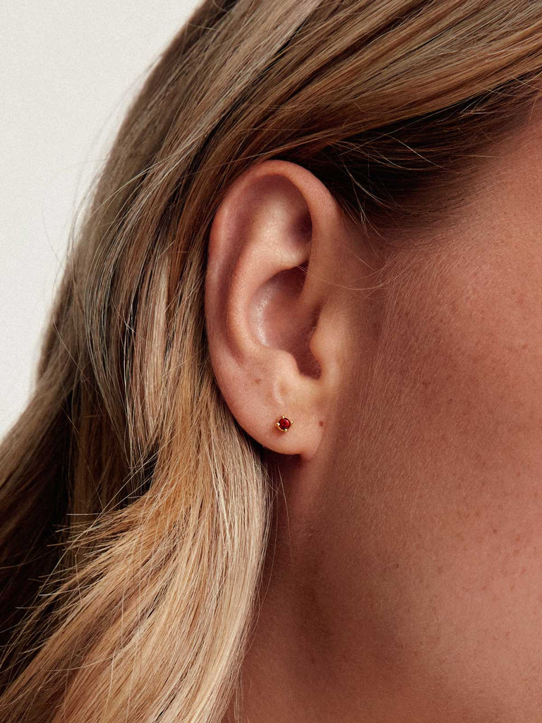 Geburtsstein Januar Ohrringe | 14k Echtgold & Granat von DEAR DARLING BERLIN