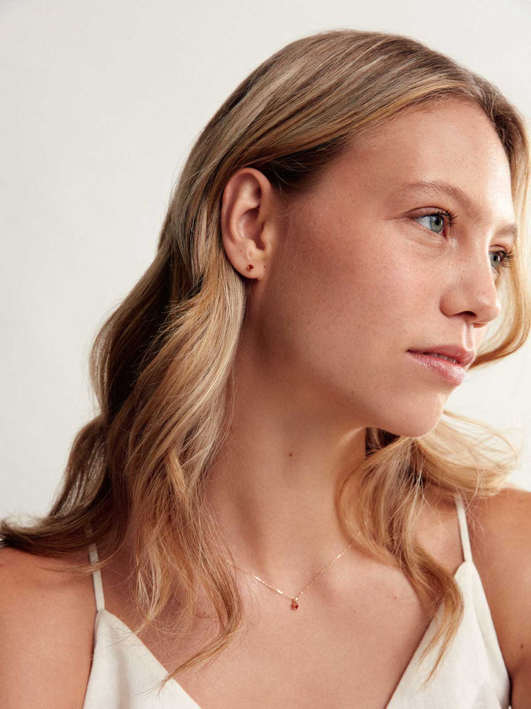 Geburtsstein Januar Ohrringe | 14k Echtgold & Granat von DEAR DARLING BERLIN