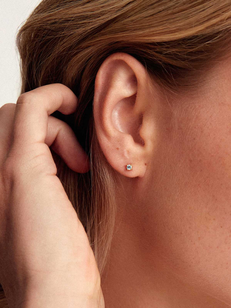 Geburtsstein März Ohrringe Detailaufnahme