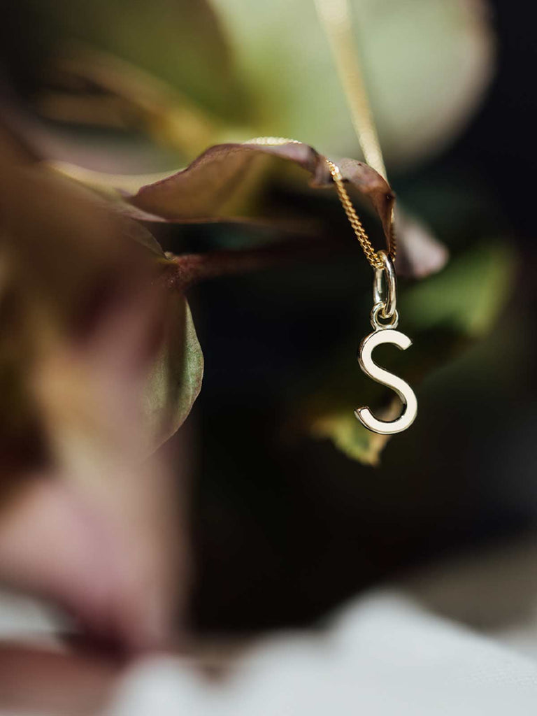 Anhänger mit Buchstaben | 14k Echtgold von DEAR DARLING BERLIN