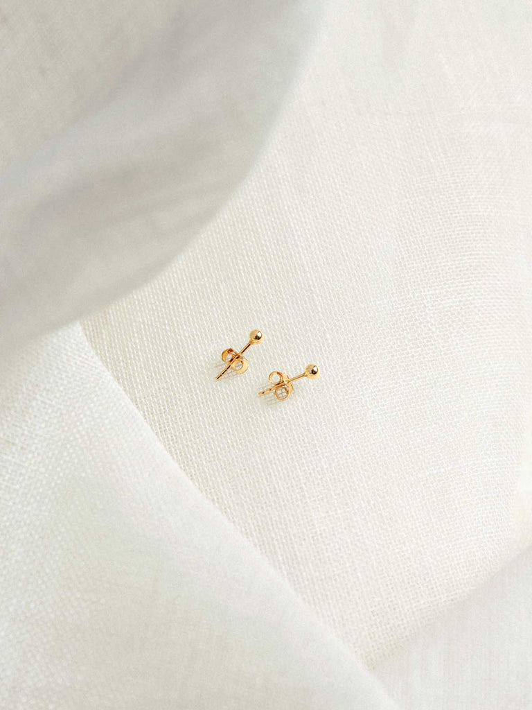 Nachhaltige 14k Echtgold Ohrringe Lovely Dot Earrings von DEAR DARLING BERLIN