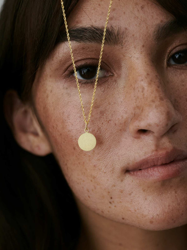 Personalisierbarer Anhänger | 14k Echtgold | Mit Gravur von DEAR DARLING BERLIN