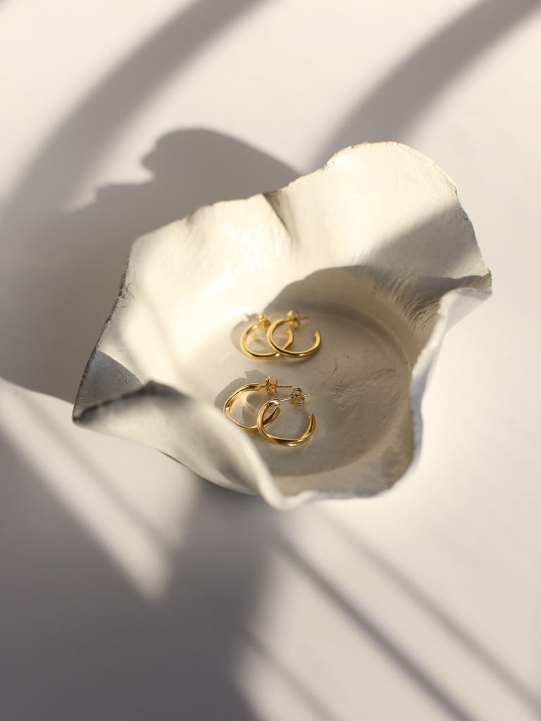 Nachhaltige gedrehte Creolen | Recycletes Material von DEAR DARLING BERLIN