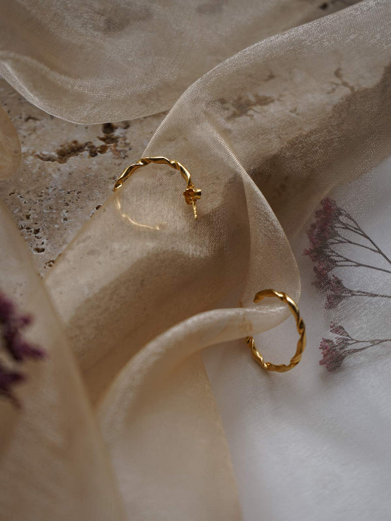 Nachhaltige Elegant Hoop Earrings | Recycletes Material von DEAR DARLING BERLIN