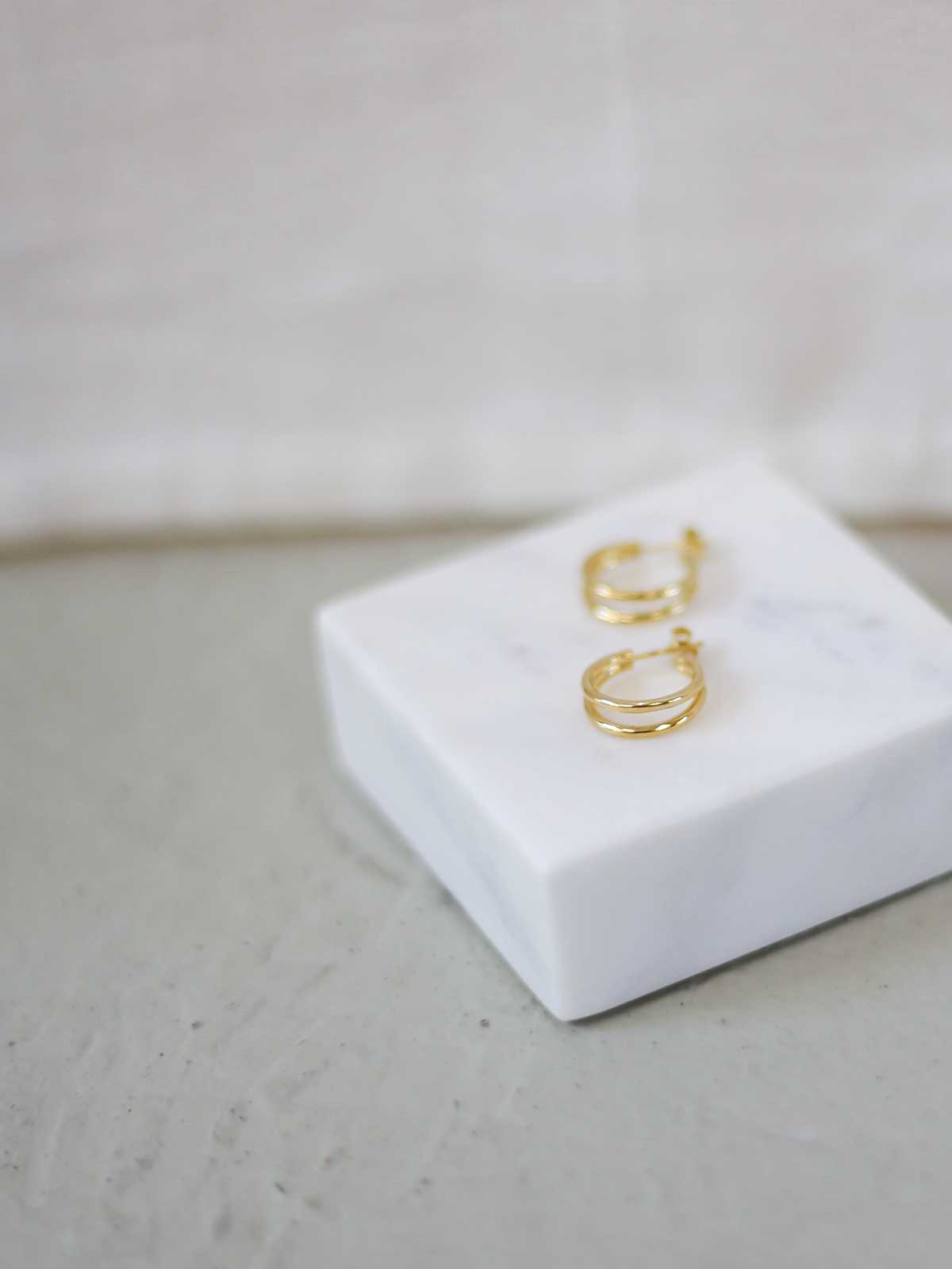 Amazon Essentials Glitzer-Creolen Aus 9K Gold - Elegante Hoop-Ohrringe Im Dust-Design